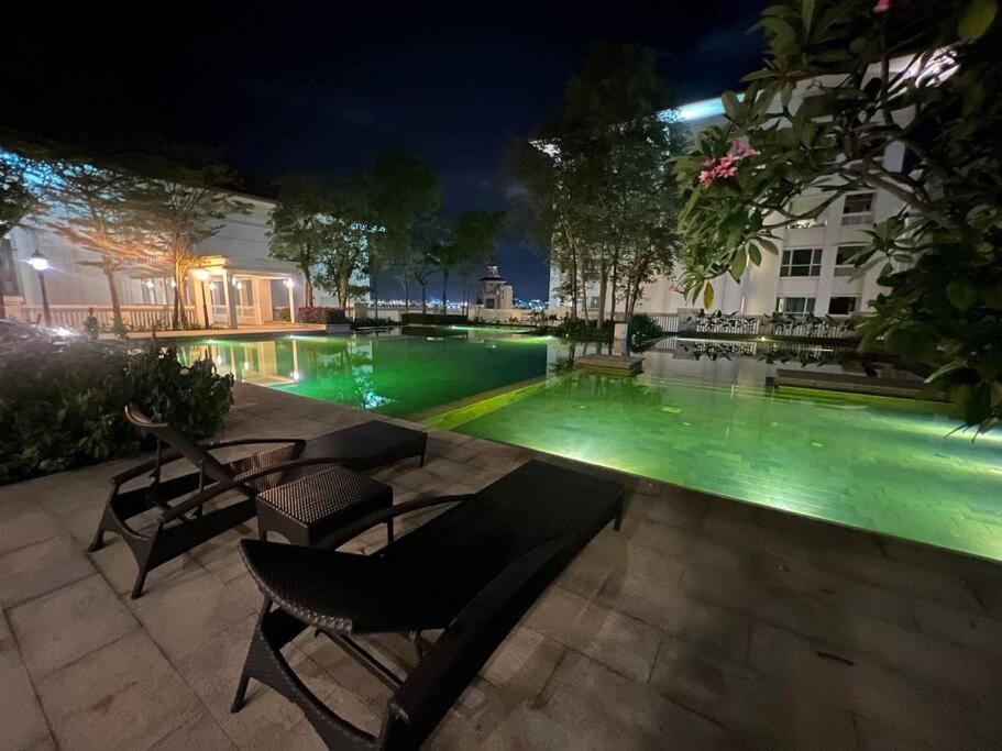 2Beds Seaview Straits Quay Comes With Carpark And Hothub Bagan Jermal Exterior foto